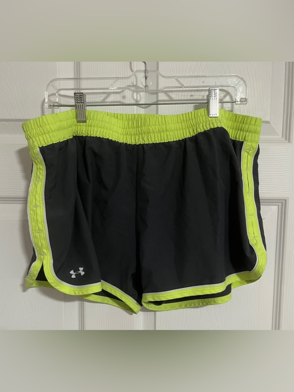 Under Armour HeatGear Women's Athletic Shorts Black/Green XL
Drawstring